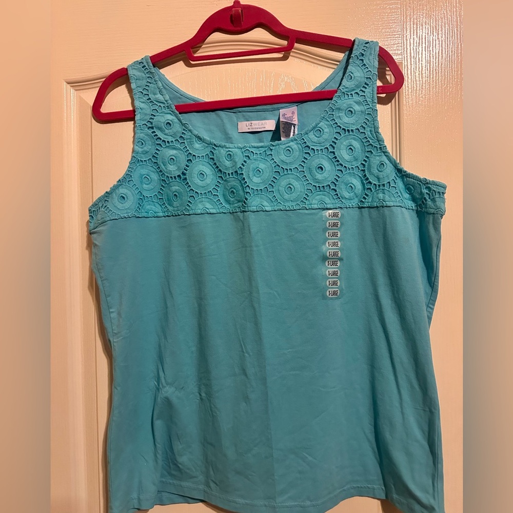 Stylish Turquoise Tank Top with Lace Detail